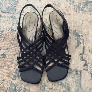 Bandolino Women's Navy Strappy Sandals / Size 8